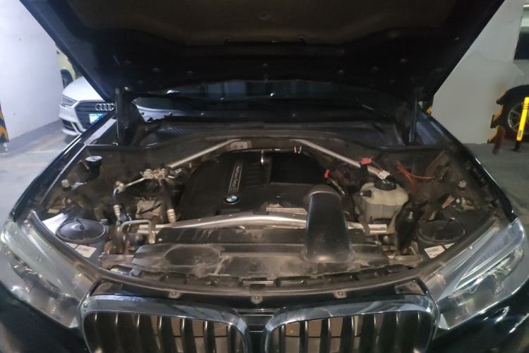 Used BMW X5  Engine Bay