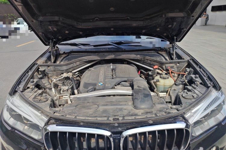 Used BMW X5  Engine Bay