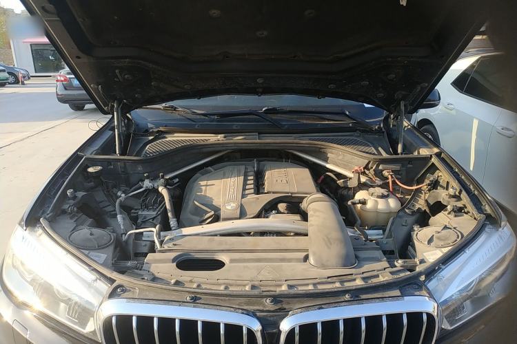 Used BMW X5 2017 xDrive35i Standard Model U.S. Specification Engine Bay