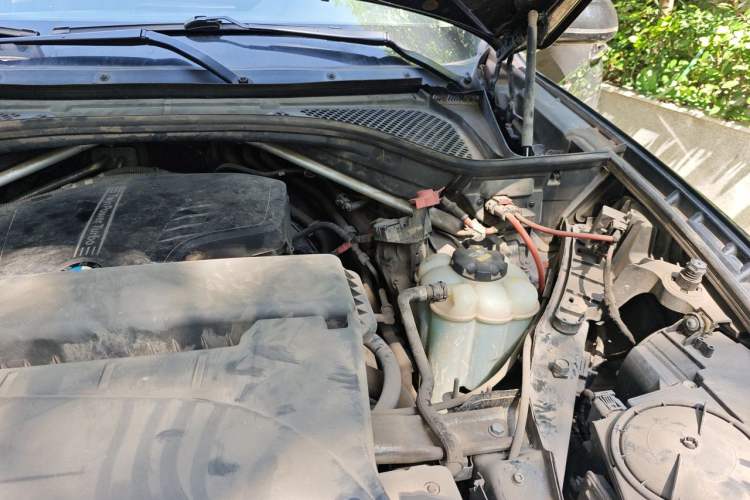 Used BMW X5 2017 xDrive28i Engine Bay Left