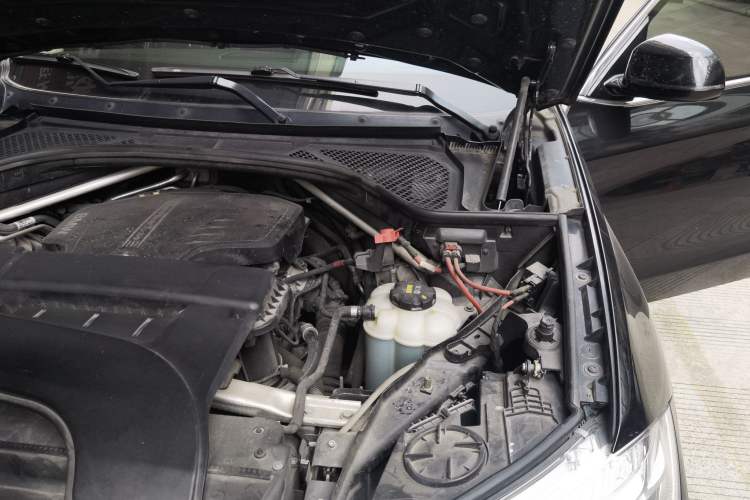 Used BMW X5 2017 xDrive28i Engine Bay Left