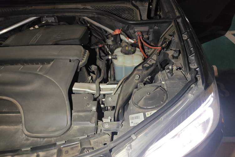 Used BMW X5 2017 xDrive28i Engine Bay Left