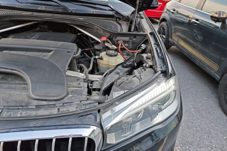Used BMW X5 2017 xDrive28i Engine Bay Left