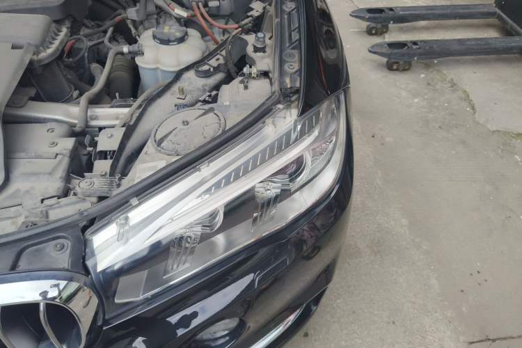 Used BMW X5 2017 xDrive28i Engine Bay Left