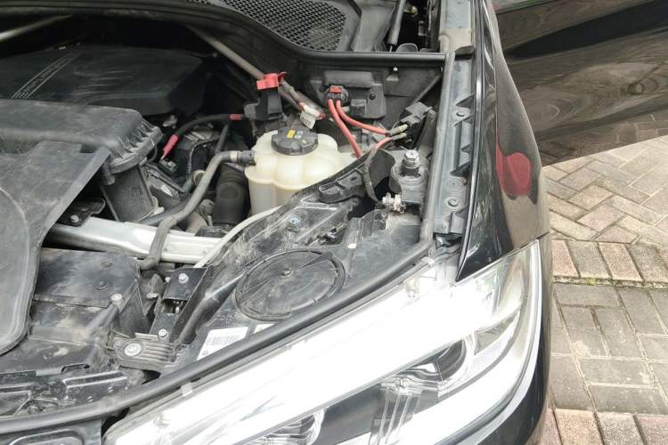 Used BMW X5 2017 xDrive28i Engine Bay Left