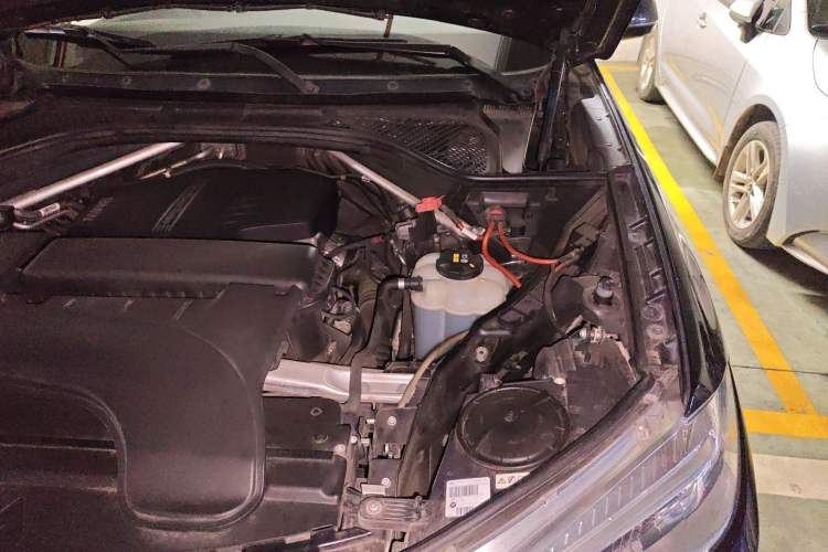 Used BMW X5 2017 xDrive28i Engine Bay Left
