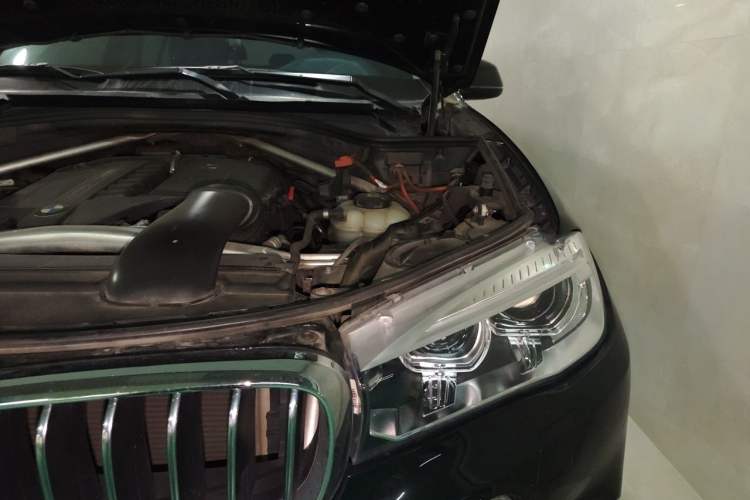 Used BMW X5 2017 xDrive35i Elegant Edition Engine Bay Left