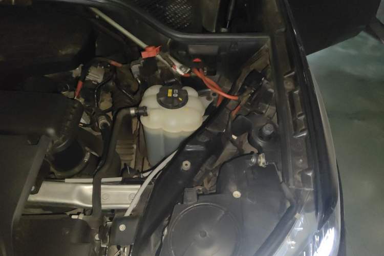 Used BMW X5 2017 xDrive28i Engine Bay Left