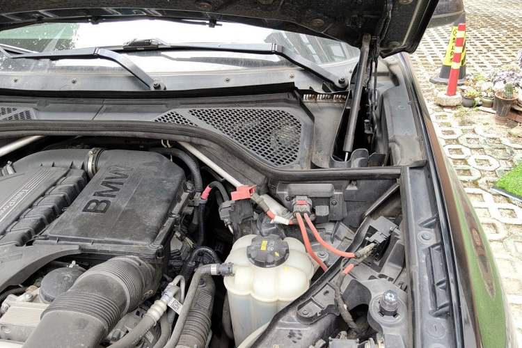 Used BMW X5  Engine Bay Left