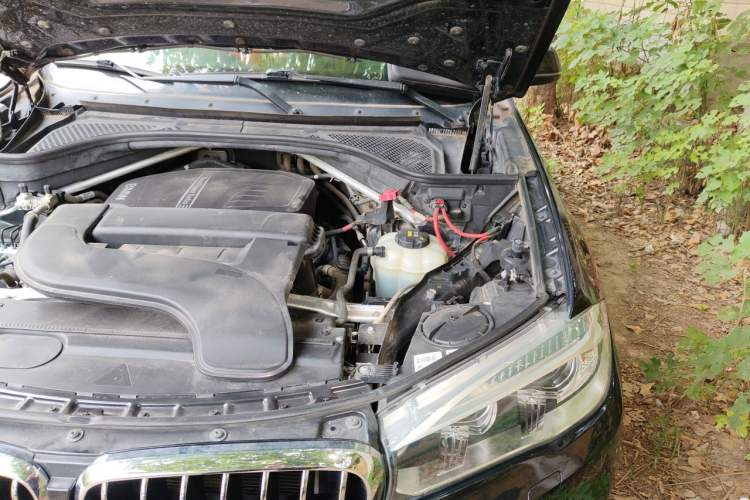 Used BMW X5 2017 xDrive28i Engine Bay Left