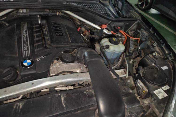 Used BMW X5 2017 xDrive35i Standard Model U.S. Specification Engine Bay Left