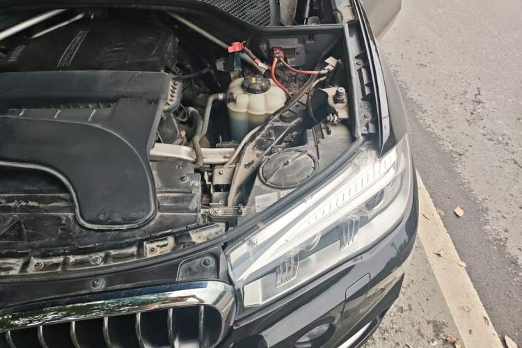 Used BMW X5 2017 xDrive28i Engine Bay Left