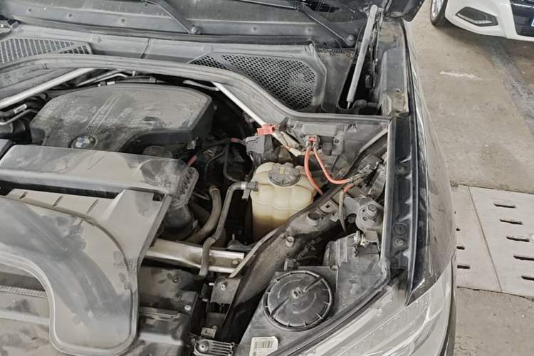 Used BMW X5 2017 xDrive28i Engine Bay Left
