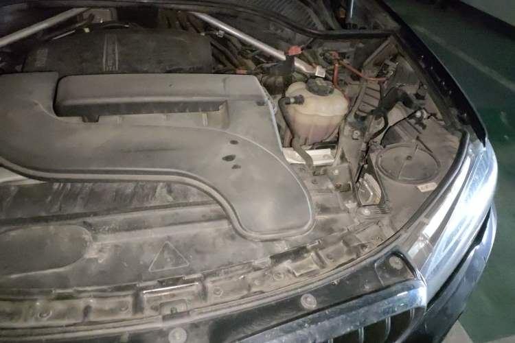 Used BMW X5 2017 xDrive28i Engine Bay Left