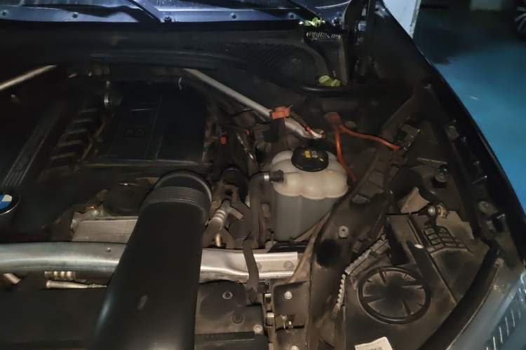 Used BMW X5 2017 xDrive35i Luxury Edition Engine Bay Left