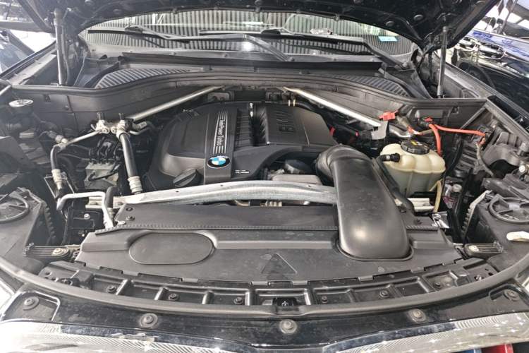 Used BMW X5 2017 xDrive35i Middle East Engine Bay