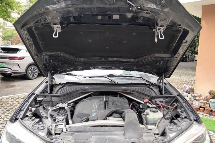 Used BMW X5  Engine Bay
