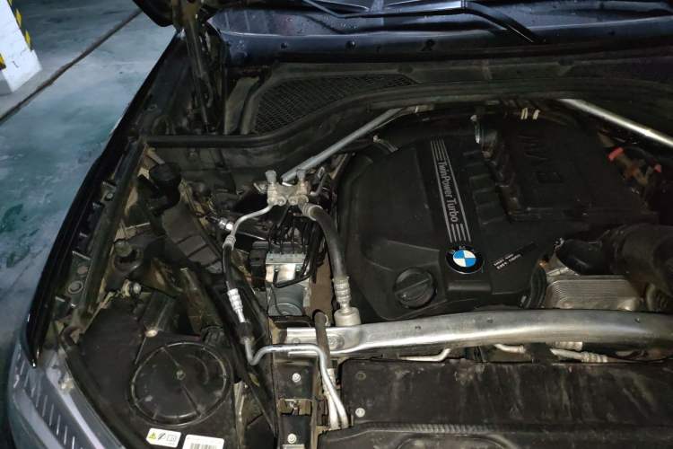 Used BMW X5 2017 xDrive35i M Sport Edition Engine Bay Right
