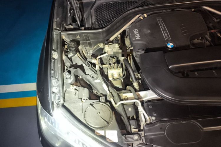 Used BMW X5 2017 xDrive28i Engine Bay Right