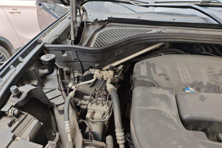 Used BMW X5 2017 xDrive28i Engine Bay Right