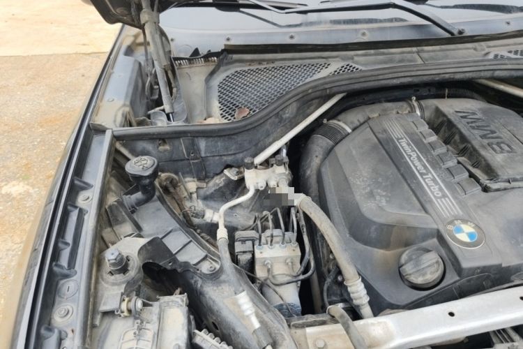 Used BMW X5 2017 xDrive35i Elegant Edition Engine Bay Right