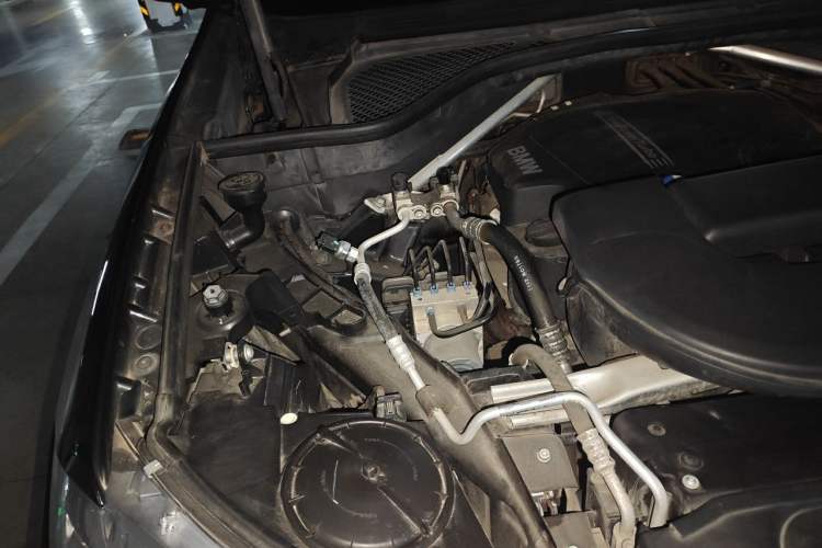 Used BMW X5 2017 xDrive28i Engine Bay Right