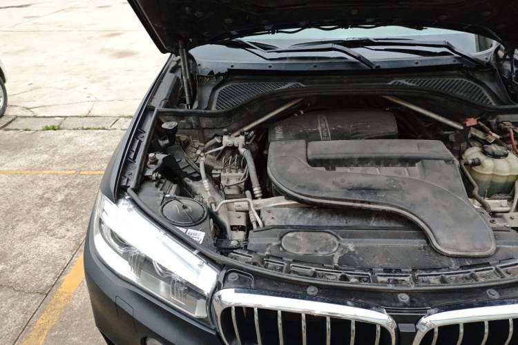 Used BMW X5 2017 xDrive28i Engine Bay Right