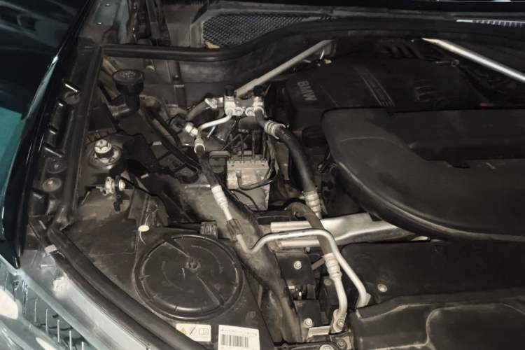 Used BMW X5 2017 xDrive28i Engine Bay Right