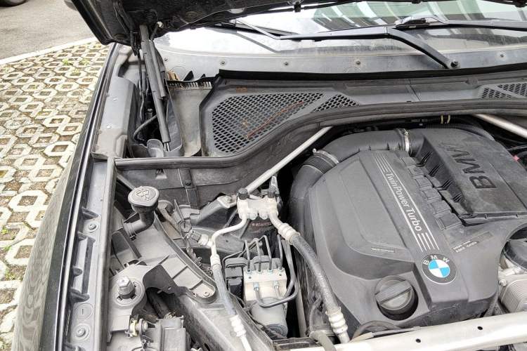 Used BMW X5  Engine Bay Right