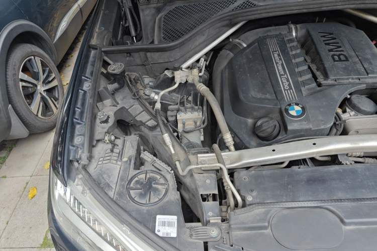 Used BMW X5 2017 xDrive35i M Sport Edition Engine Bay Right