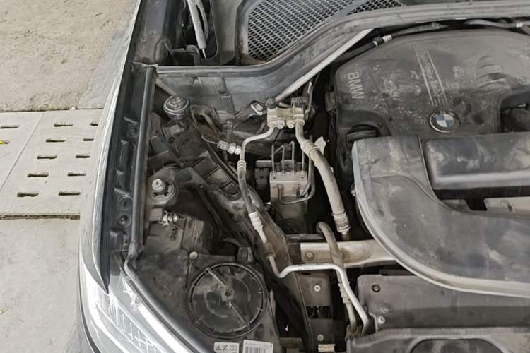 Used BMW X5 2017 xDrive28i Engine Bay Right