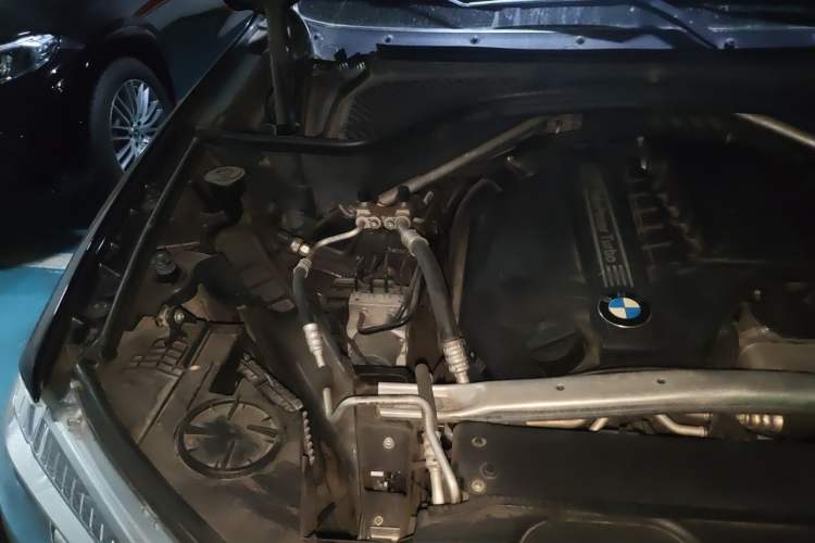 Used BMW X5 2017 xDrive35i Luxury Edition Engine Bay Right