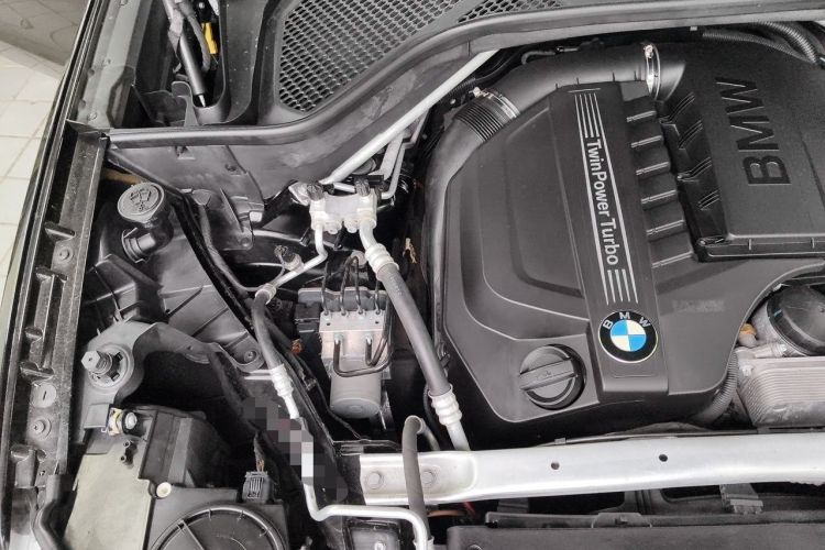 Used BMW X5  Engine Bay Right
