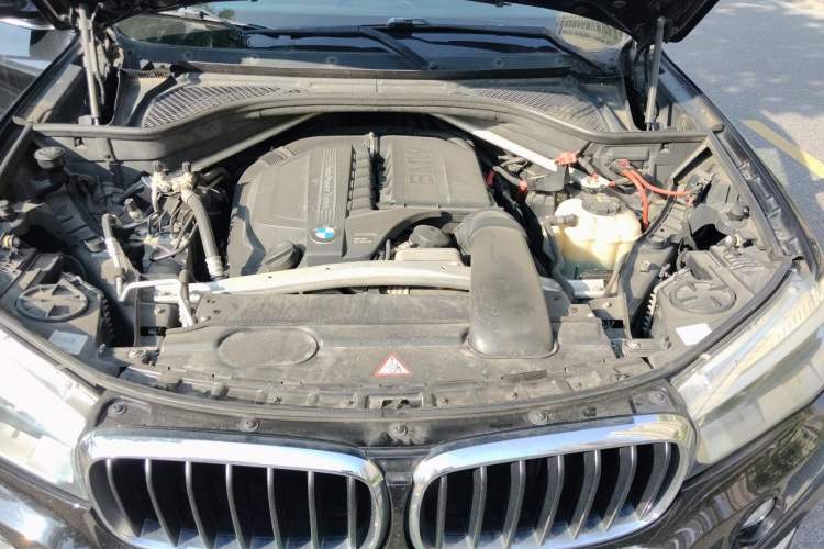 Used BMW X5  Engine Bay