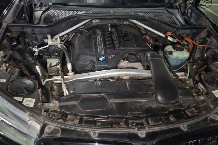 Used BMW X5 2017 xDrive35i Standard Model U.S. Specification Engine Bay