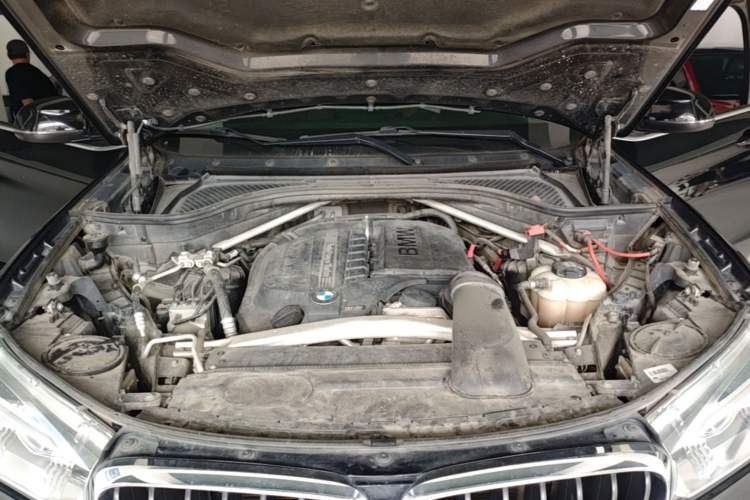 Used BMW X5 2017 xDrive35i Standard Model U.S. Specification Engine Bay