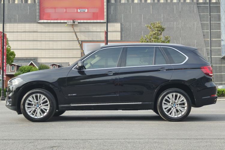 Used BMW X5 2017 xDrive28i Exterior 3