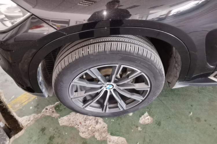 Used BMW X5 2017 xDrive28i Exterior 4