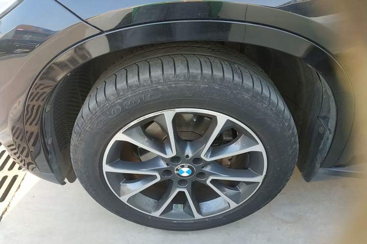Used BMW X5 2017 xDrive35i Standard Model U.S. Specification Exterior 4