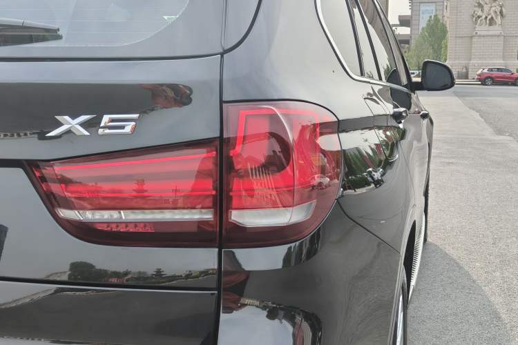 Used BMW X5 2017 xDrive28i Exterior 6