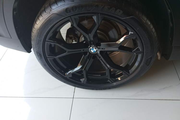 Used BMW X5 2017 xDrive28i Exterior 8