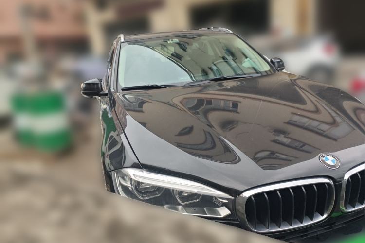 Used BMW X5  Front Right 45 Deg