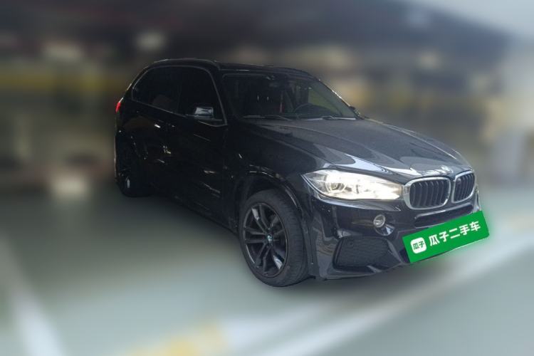 Used BMW X5 2017 xDrive35i Middle East Front Right 45 Deg