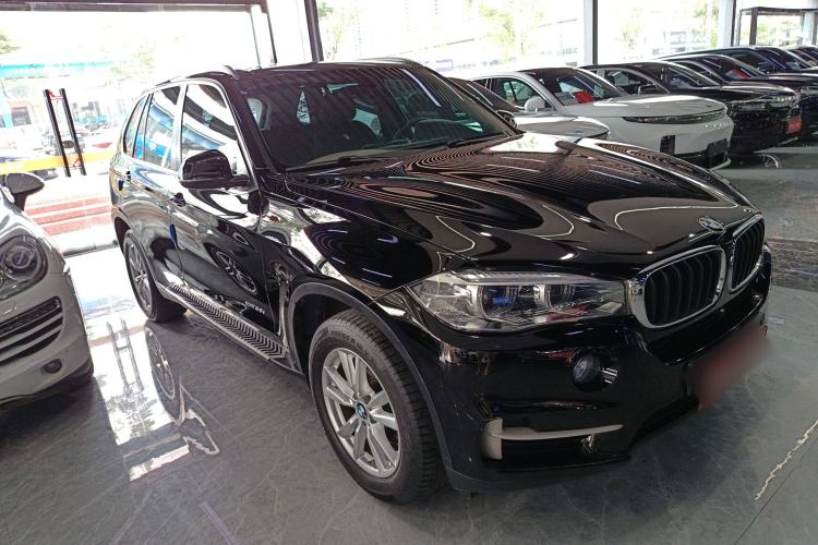 Used BMW X5 2017 xDrive35i Middle East Front Right 45 Deg