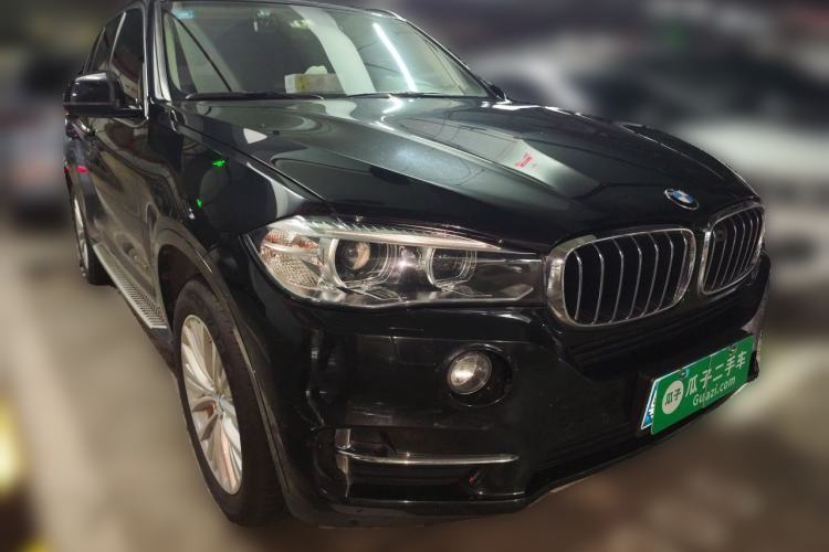 Used BMW X5 2017 xDrive28i Front Right 45 Deg