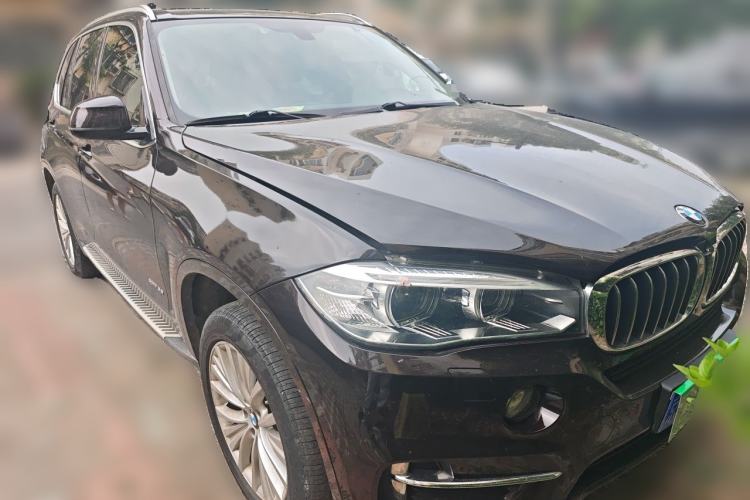 Used BMW X5 2017 xDrive28i Front Right 45 Deg