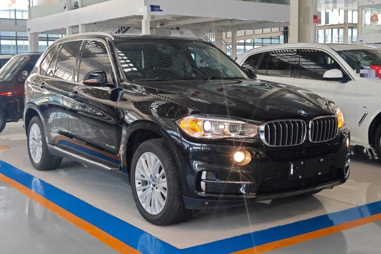 Used BMW X5 2017 xDrive28i Front Right 45 Deg