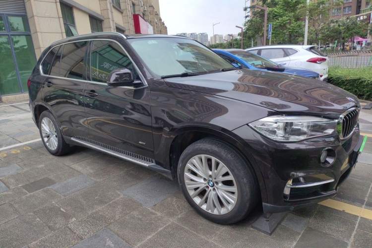 Used BMW X5 2017 xDrive28i Front Right 45 Deg