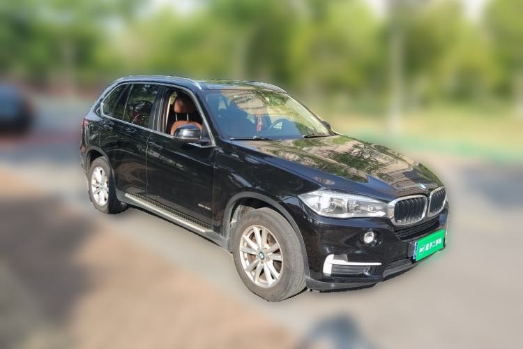 Used BMW X5  Front Right 45 Deg