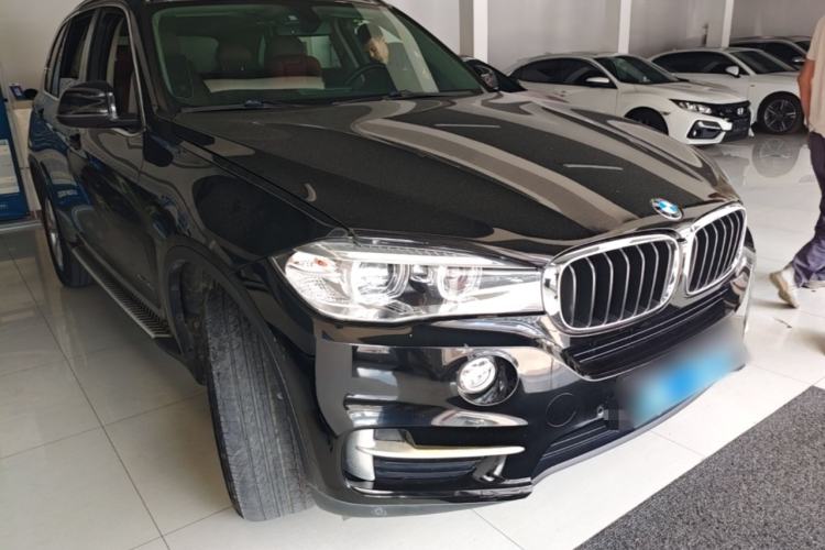 Used BMW X5 2017 xDrive35i Standard Model U.S. Specification Front Right 45 Deg